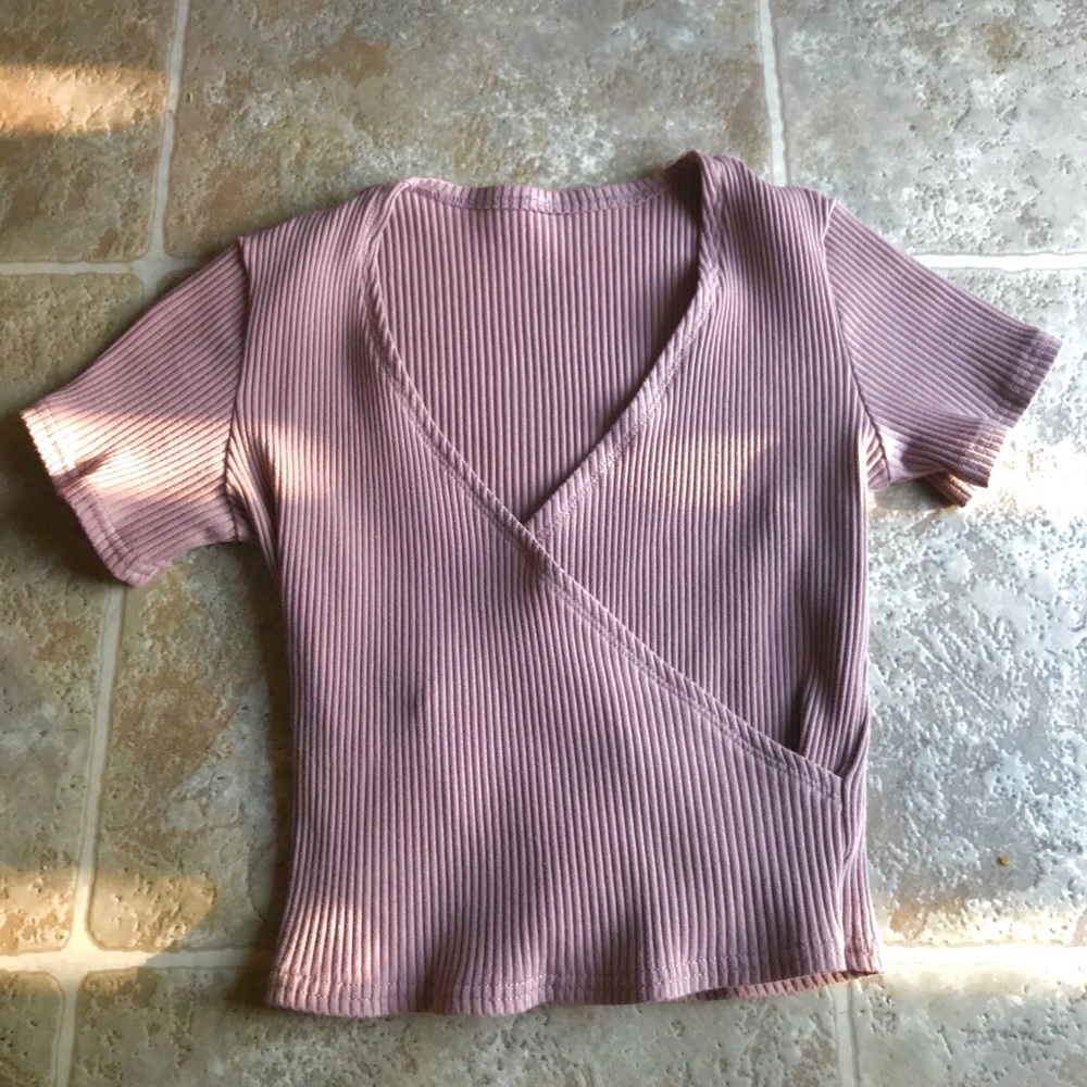 Neck rib-knit crop tee